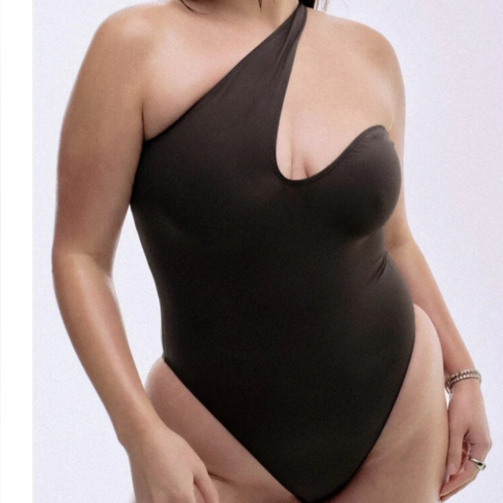 Yevrah black one shoulder swimsuit. Size small. NWT.